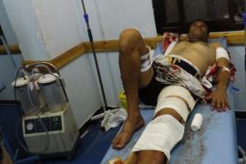 مصاب بأحد المستشفيات جراء قصف الحوثيين لأحياء تعز