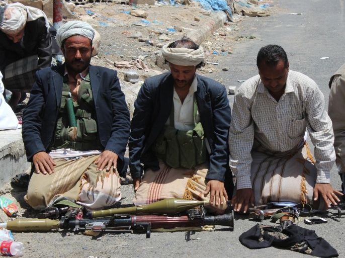 TAIZ, YEMEN - MAY 01: Members of an armed group named 'People's Resistance' established in opposition to Houthi Ansarullah Movement perform Friday prayers in Taiz city center in Yemen on May 1, 2015.