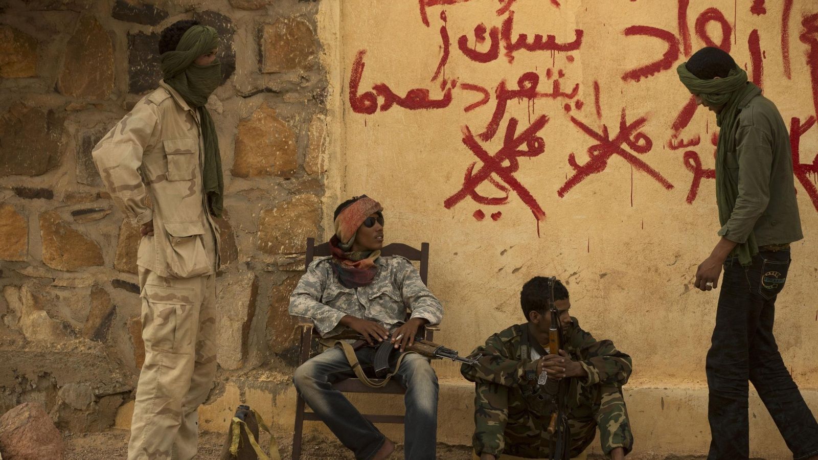 مسلحون من الحركة الوطنية لتحرير أزواد في مدينة كيدال (أسوشيتد برس)
