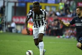 Inter Milan's midfielder from Serbia Zdravko Kuzmanovic (R) fights for the ball with Juventus' midfielder from France Paul Pogba during the Italian Serie A football match Inter Milan vs Juventus on May 16, 2015 at the San Siro Stadium stadium in Milan. AFP PHOTO / OLIVIER MORIN