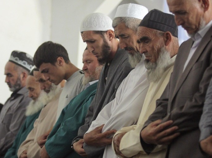Men attend Friday prayers in the office of Islamic Renaissance Party of Tajikistan in Dushanbe September 17, 2010. Chronic poverty and a Soviet-style crackdown on religion is fuelling the growth of radical Islam in parts of Central Asia, a secular but mainly Muslim region wedged between Russia, Iran, Afghanistan and China. Picture taken September 17, 2010.