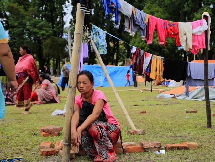 ‪زلزال نيبال أجبر آلاف السكان على العيش في مخيمات لجوء‬ (غيتي)