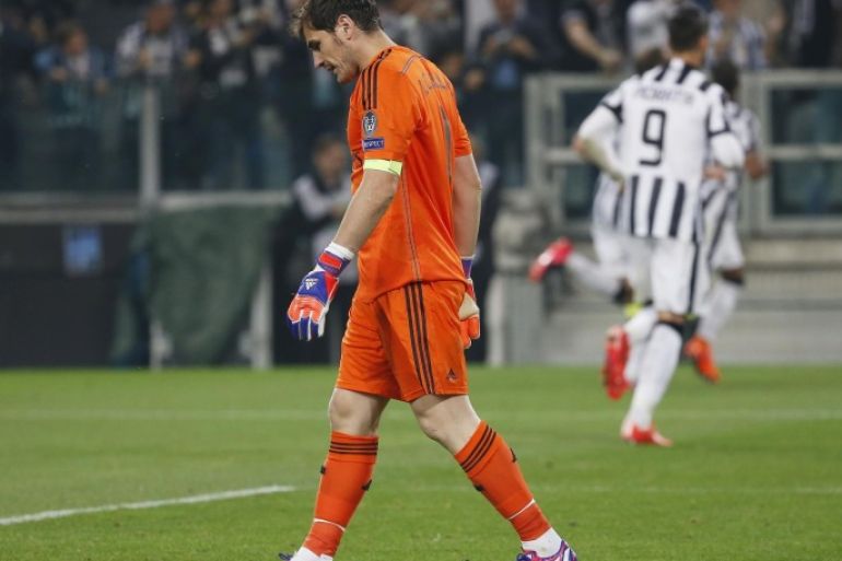 Football - Juventus v Real Madrid - UEFA Champions League Semi Final First Leg - Juventus Stadium, Turin, Italy - 5/5/15 Real Madrid's Iker Casillas looks dejected after Juventus score their second goal Reuters / Sergio Perez