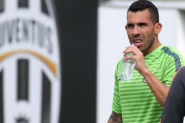 Juventus' Argentinian forward Carlos Tevez takes part in a training session on the eve of the UEFA Champions League semifinal football match Juventus Vs Real Madrid on May 4, 2015 at the 'Juventus Training Center' in Vinovo, near Turin. AFP PHOTO / MARCO BERTORELLO