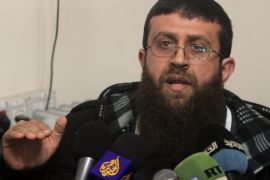 خاض خضر عدنان اضرابا مفتوحا في السجون الاسرائيلية عام 2012 لمدة 65 يوما