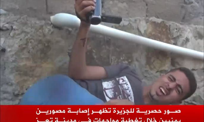 إصابة مصورين يمنيين خلال تغطية مواجهات في تعز
