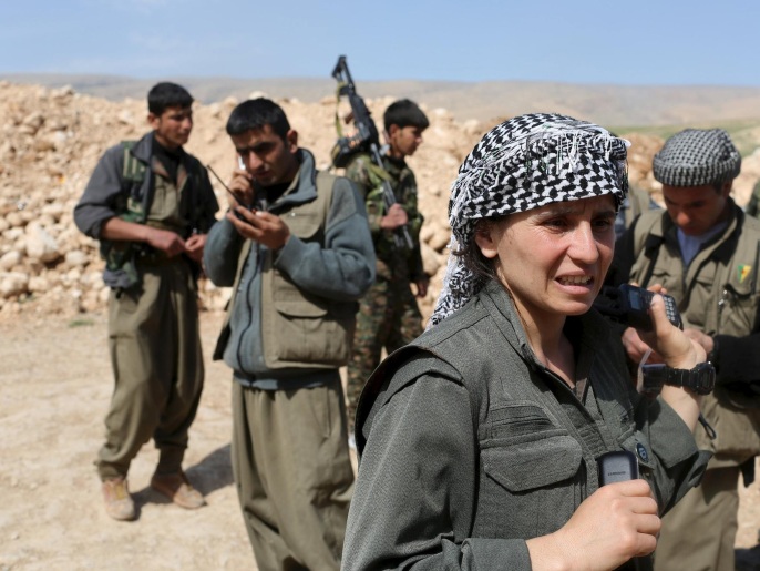 ‪قوات البشمركة الكردية خلال الاستعداد للتوجه نحو موقع استهدفه تنظيم الدولة الإسلامية بسنجار في مارس/ آذار الماضي‬ قوات البشمركة الكردية خلال الاستعداد للتوجه نحو موقع استهدفه تنظيم الدولة الإسلامية بسنجار في مارس/ آذار الماضي (رويترز)
