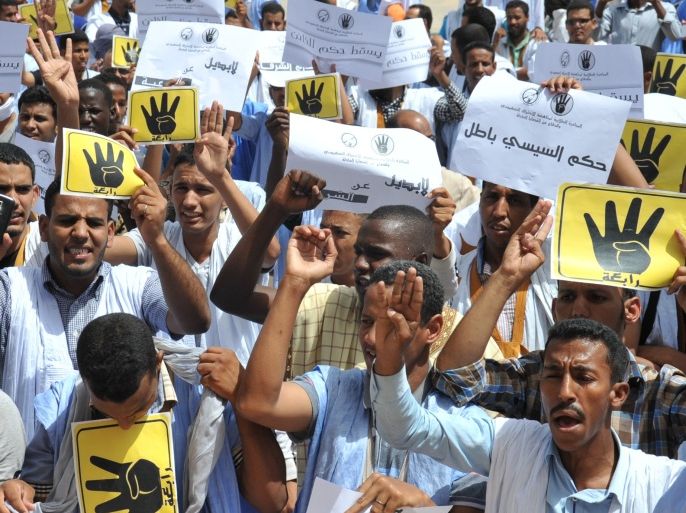 شعارات رابعة كانت حاضرة في الوقفة المنظمة بنواكشط رفضا لأحكام الإعدامم في مصر