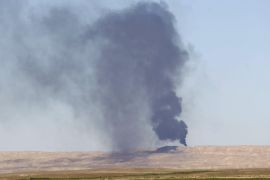 Smoke rises from the Ajil oil field in Al Hadidiya, south of Tikrit March 6, 2015. Iraqi government forces and Iran-backed militiamen entered a town on the southern outskirts of Saddam Hussein's home city Tikrit on Friday, pressing on with the biggest offensive yet against Islamic State militants that seized the north last year. REUTERS/Thaier Al-Sudani (IRAQ - Tags: POLITICS CIVIL UNREST CONFLICT MILITARY)