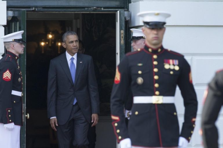 US President Barack Obama (L) walks out of the South Portico of the White House to greet a leader of the Gulf Cooperation Council countries, in Washington DC, USA, 13 May 2015. Obama welcomed leaders from Bahrain, Kuwait, Oman, Qatar, Saudi Arabia and the United Arab Emirates for a gathering of Gulf Cooperation Council countries.