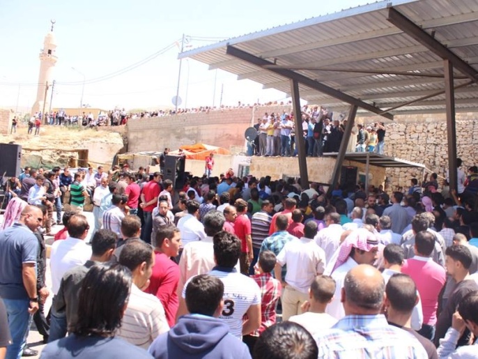 ‪(الجزيرة)‬ تجمع احتجاجي على قرار هيئة مكافحة الفساد في وادي موسى  قبل يومين 