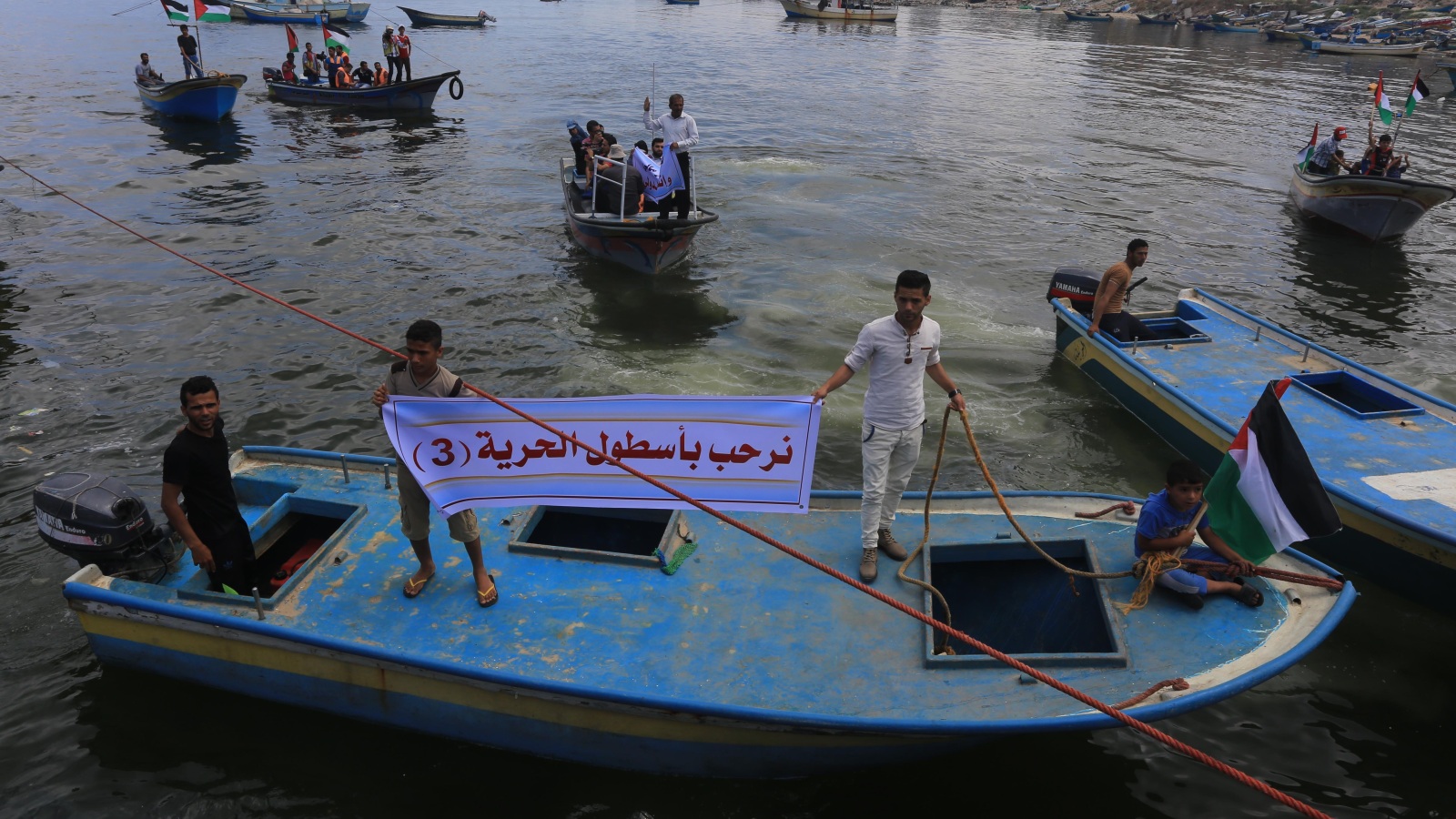 مراكب الصيادين نظمت مسيرة في بحر غزة للترحيب بأسطول الحرية (الجزيرة نت)
