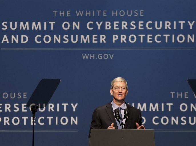 Apple CEO Tim Cook speaks during his address at the White House summit on cybersecurity and consumer protection in Palo Alto, California February 13, 2015. REUTERS/Robert Galbraith (UNITED STATES - Tags: SCIENCE TECHNOLOGY BUSINESS)