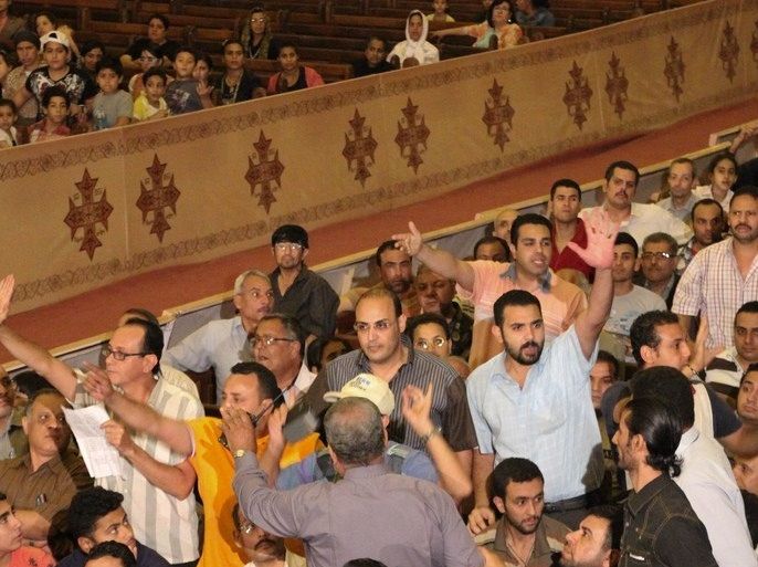 أقباط مصريون يحتجون داخل الكنيسة للمطالبة باعترافها بالطلاق