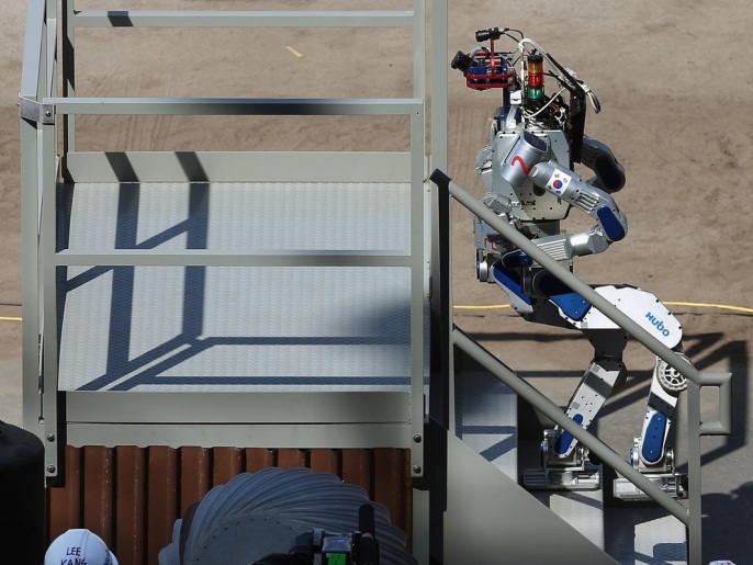 ‪صعود الدرج كان من ضمن مراحل السباق التي اجتازها روبوت الفريق كيست‬ (الفرنسية/غيتي)
