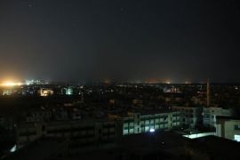 الظلام الدامس يلفّ ليالي سكان حلب السورية في رمضان