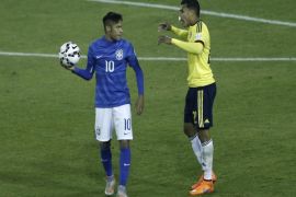 Brazil's Neymar, left, argues with Colombia's Jeison Murillo, right, during a Copa America Group C soccer match against Colombia at the Monumental stadium in Santiago, Chile, Wednesday, June 17, 2015. (AP Photo/Silvia Izquierdo)