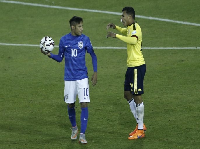 Brazil's Neymar, left, argues with Colombia's Jeison Murillo, right, during a Copa America Group C soccer match against Colombia at the Monumental stadium in Santiago, Chile, Wednesday, June 17, 2015. (AP Photo/Silvia Izquierdo)