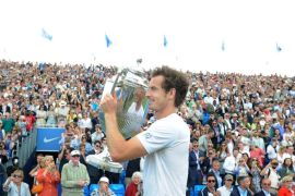 Andy Murray of Britain lifts the trophy after winning against Kevin Anderson of South Africa during the final match of the Aegon tennis championships at the Queens Club in London, Britain, 21 June 2015.