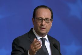 France's President Francois Hollande holds a news conference after at a Eurozone finance ministers emergency meeting on Greece in Brussels, Belgium June 22, 2015. A new Greek offer for a cash-for-reforms deal raised hopes of an agreement as euro zone leaders prepared for an emergency summit on Monday, with EU officials welcoming the proposals as a "good basis for progress" to avert a default by Athens. REUTERS/Eric Vidal