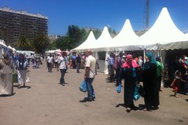 اقبال الجزائريين على سوق الرحمة في شهر رمضان - ساحة اول ماي الجزائر العاصمة، 2015