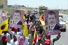مظاهرة في كفر الشيخ بمصر احتجاجا على أحكام بإعدام مرسي رفع المنددون صور مرسي وشارات رابعة العدوية