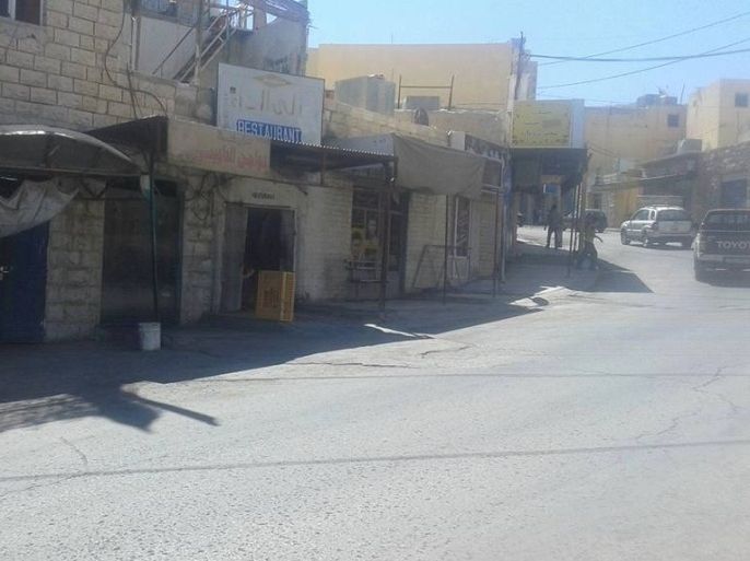 معظم المحلات أقفلت في مناطق إقليم البتراء ووادي موسى جنوبي الأردن بسبب الإضراب احتجاجا على قرار لهيئة مكافحة الفساد 14/6/2015
