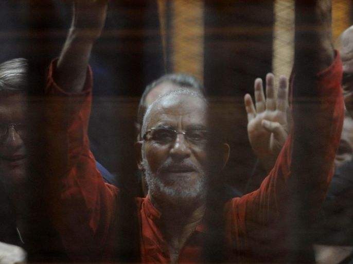حكم على محمد بديع بالإعدام في قضية التخابر ليضاف إلى حكم إعدام سابق في حقه