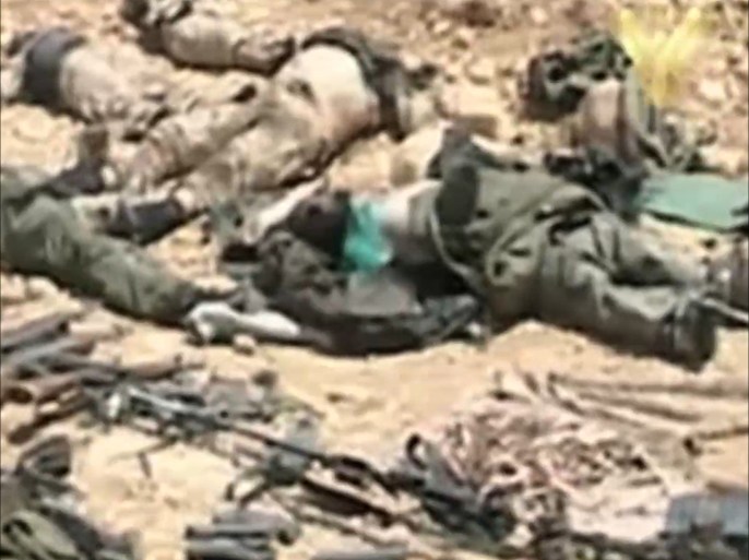 قناة المنار تعرض صور تقول إنها جثث لمقاتلي تنظيم الدولة في اشتباكات شرقي لبنان
