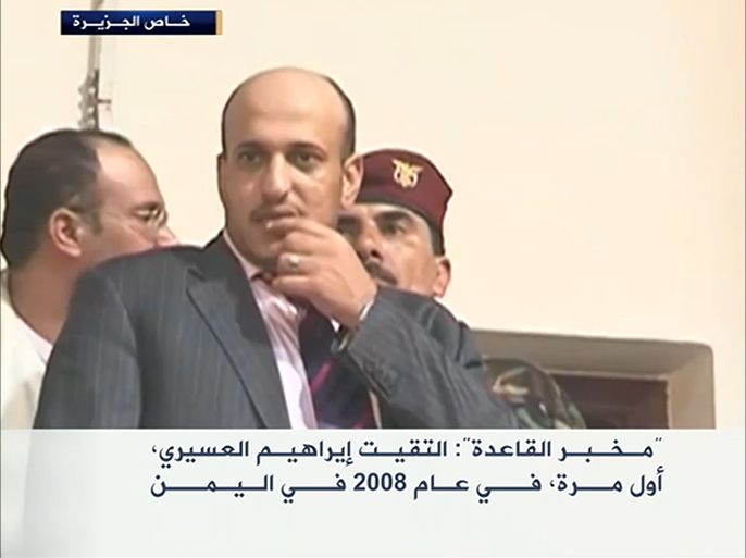 ابن أخي الرئيس اليمني المخلوع، العقيد عمار صالح (وسط)، وكيل جهاز الأمن القومي
