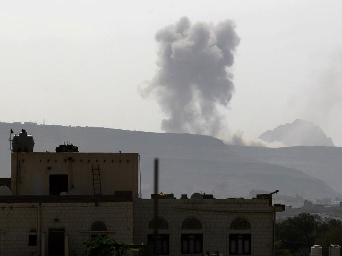Smoke billows following an air-strike by the Saudi-led coalition on an army arms depot, now under Shiite Huthi rebel control on June 7, 2015, east of the Yemeni capital Sanaa. The Saudi-led coalition has been bombing the Iran-backed rebels and their allies for 10 weeks. AFP PHOTO / MOHAMMED HUWAIS
