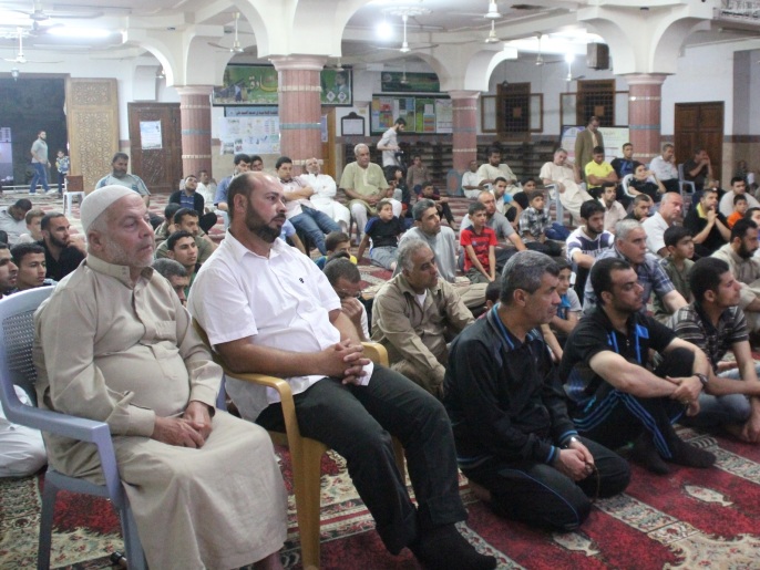 ‪الأمسيات القرآنية تشهد إقبالاً من المواطنين‬ (الجزيرة)
