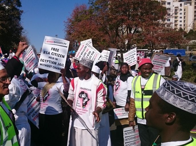 جنوب أفريقيا- مظاهرة ضد الرئيس المصري عبد الفتاح السيسي قبل يوم من انعقاد القمة الإفريقية بجوهانسبرغ - 12 مايو 2015