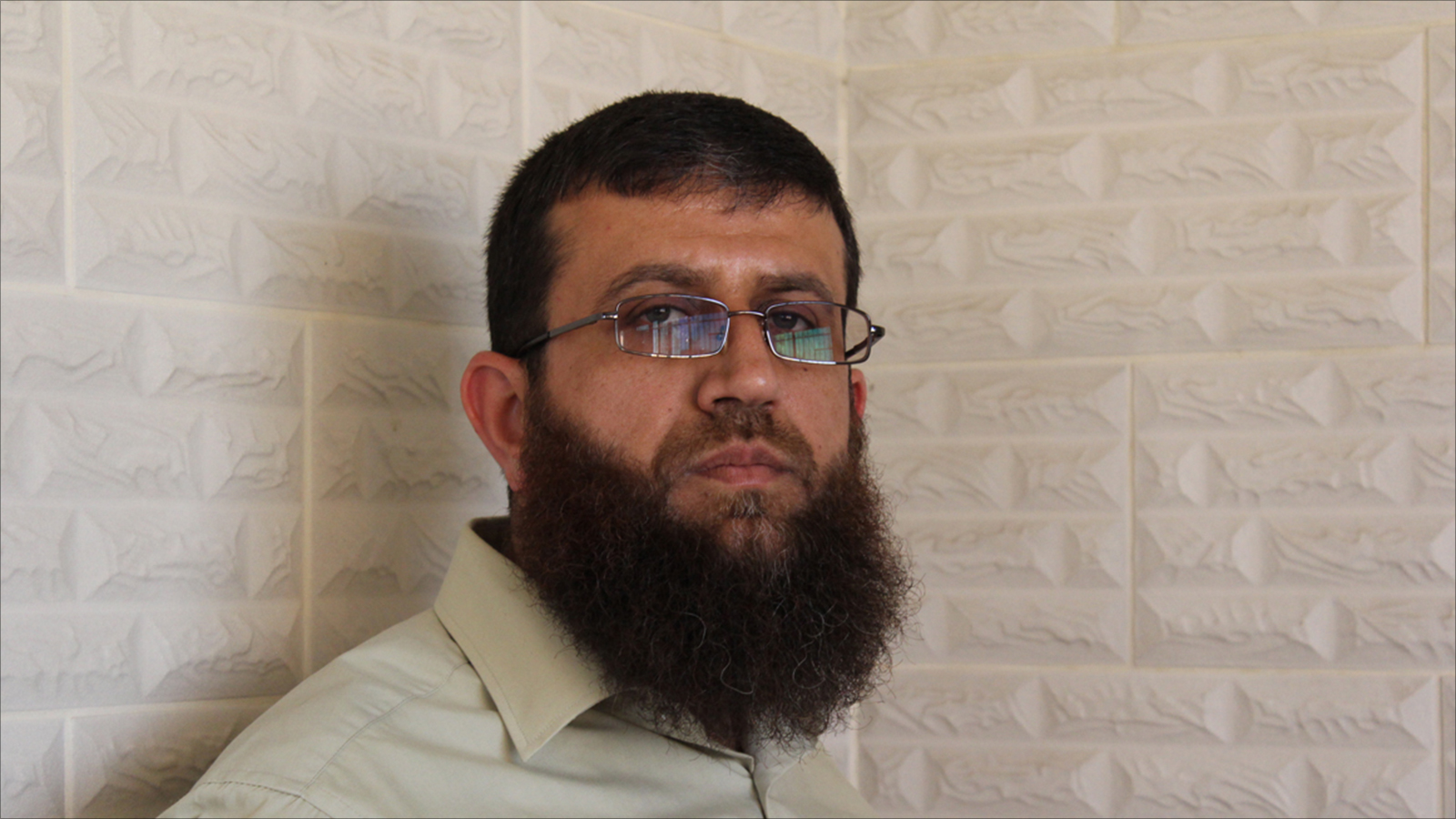 ‪الشيخ خضر عدنان يخوض إضرابا عن الطعام منذ 49 يوما رفضا لاعتقاله الإداري‬  (الجزيرة نت)