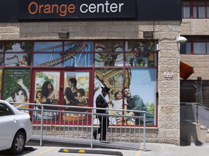 An ultra-Orthodox Jewish man walks past an Orange mobile phone center in Jerusalem, Israel, 05 June 2015. A diplomatic stand-off has erupted over a remark by the Orange chief executive in France Stephane Richard who said in Cairo, Egypt that if possible he would immediately cancel a contract with Israel's Partner Communications who operates Orange in Israel. Israel's Prime Minister Netanyahu has described matter as 'absurd theatre.'