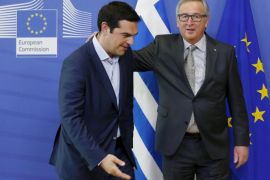 Greek Prime Minister Alexis Tsipras (L) poses with European Commission President Jean-Claude Juncker ahead of a meeting at the EU Commission headquarters in Brussels, Belgium, June 3, 2015. Greece's international creditors signalled on Wednesday they were ready to compromise to avert a default even as Athens warned it might skip an IMF loan repayment due this week. REUTERS/Francois Lenoir