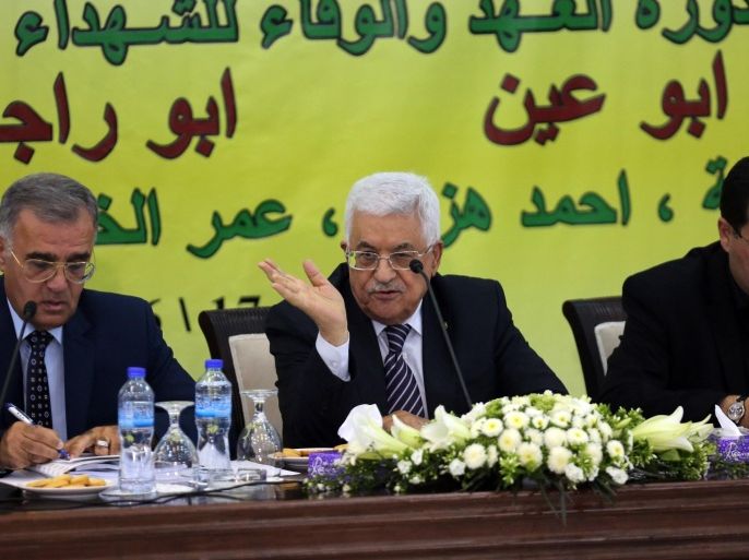 Palestinian Authority President Mahmud Abbas (C) chairs a meeting with the Revolutionary Council of his ruling Fatah party on June 16, 2015 in the West Bank city of Ramallah. AFP PHOTO / ABBAS MOMANI