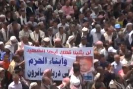 عشرات الآلاف بجنازة القيادي أمين الرجوي في إب