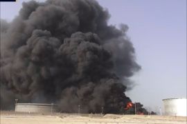 انفجار خزانات الوقود في ميناء الزيوت بعدن