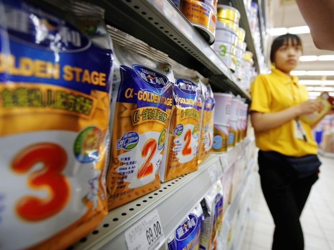 Yashili milk powder products are displayed at a supermarket in Beijing, in this May 20, 2013 file photo. Chinese milk powder maker Yashili International Holdings Ltd said on January 14, 2015 it expects its 2014 net profit to fall about 40 percent, hit by slowing demand for baby formula and higher marketing and compliance costs. The profit warning by Yashili, owned by China Mengniu Dairy Co Ltd and French dairy Danone SA, highlights the challenges local and foreign firms face as intense competition makes growth more elusive in the world's largest infant formula market. REUTERS/Kim Kyung-Hoon/Files (CHINA - Tags: BUSINESS FOOD)