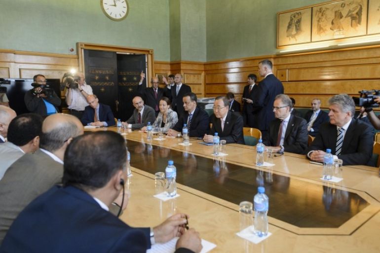 General Secretary Ban Ki-moon (4-R) speaks next to the United Nations Special Envoy of for Yemen Ismail Ould Cheikh Ahmed with representatives of Yemeni government on June 15, 2015 at the UN offices in Geneva at the opening of Yemen peace talks. Yemeni representatives from each side of the conflict pitting Iran-backed rebels against the internationally recognised government of President Abedrabbo Mansour Hadi and its allies are expected to take part in the talks in Geneva starting on June 15. AFP PHOTO / FABRICE COFFRINI