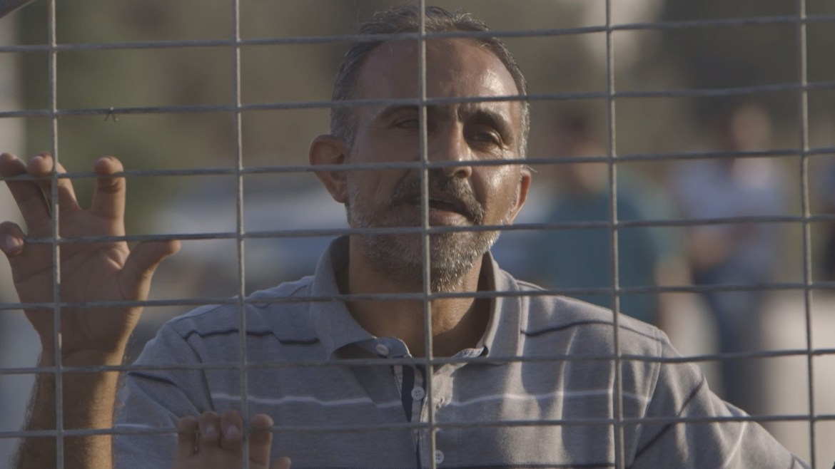 محمد الحجران الذي تمنع السلطات الإسرائيلية أسرته في غزة من الانضمام إليه في الضفة الغربية