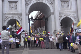 وقفة احتجاجية لأطباء في لندن ضد ما يواجهه زملائهم في السجون المصرية من تنكيل (الجزيرة نت)