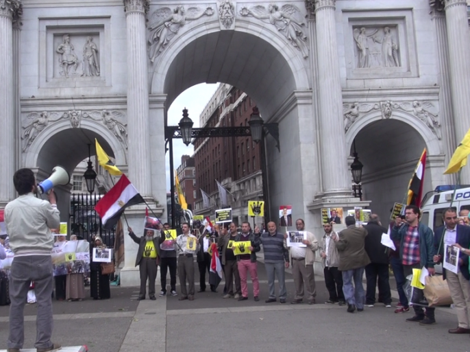 وقفة احتجاجية لأطباء في لندن ضد ما يواجهه زملائهم في السجون المصرية من تنكيل (الجزيرة نت)