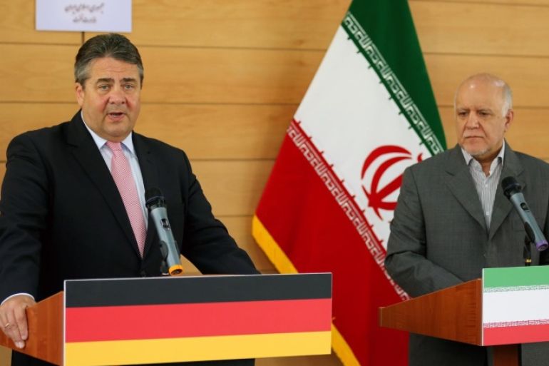 German Economy and Energy Minister Sigmar Gabriel (L) speaks alongside Iranian Oil Minister Bijan Namdar Zanganeh during a press conference in Tehran on July 20, 2015. AFP PHOTO / ATTA KENARE