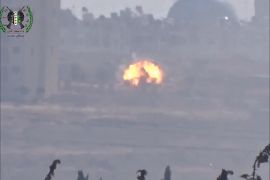 تدمير دبابة على مدخل حلب الجديدة