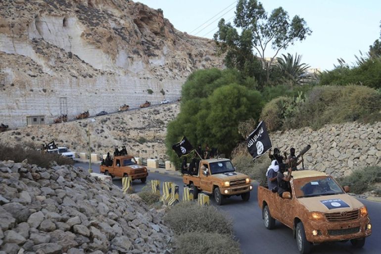 An armed motorcade belonging to members of Derna's Islamic Youth Council, consisting of former members of militias from the town of Derna, drive along a road in Derna, eastern Libya October 3, 2014. The group pledged allegiance to the Islamic State on October 3, 2014 local media reported. Picture taken October 3, 2014. REUTERS/Stringer (LIBYA - Tags: POLITICS CIVIL UNREST CONFLICT TPX IMAGES OF THE DAY)