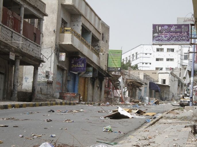 شارع 26 سبتمبر بمدينة تعز اليمنية كان ينبض بالحركة وأصبح خرابا بسبب الحرب