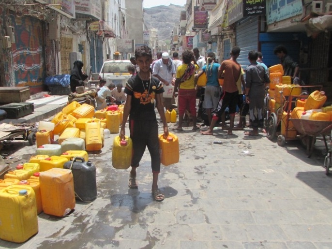 ‪‬ خدمات الماء والكهرباء تضررت بشكل كبير في عدن(الجزيرة)