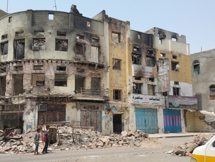 ‪المواجهات المسلحة ألحقت دمارا كبيرا بمدينة عدن‬ المواجهات المسلحة ألحقت دمارا كبيرا بمدينة عدن (الجزيرة)